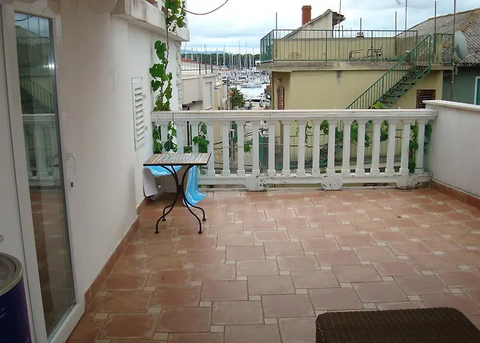 Дом отдыха House